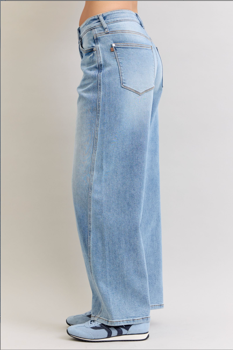 Judy Blue Twisted Seam Baggy Jeans