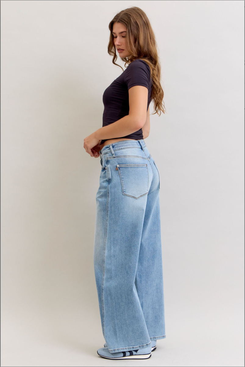 Judy Blue Twisted Seam Baggy Jeans