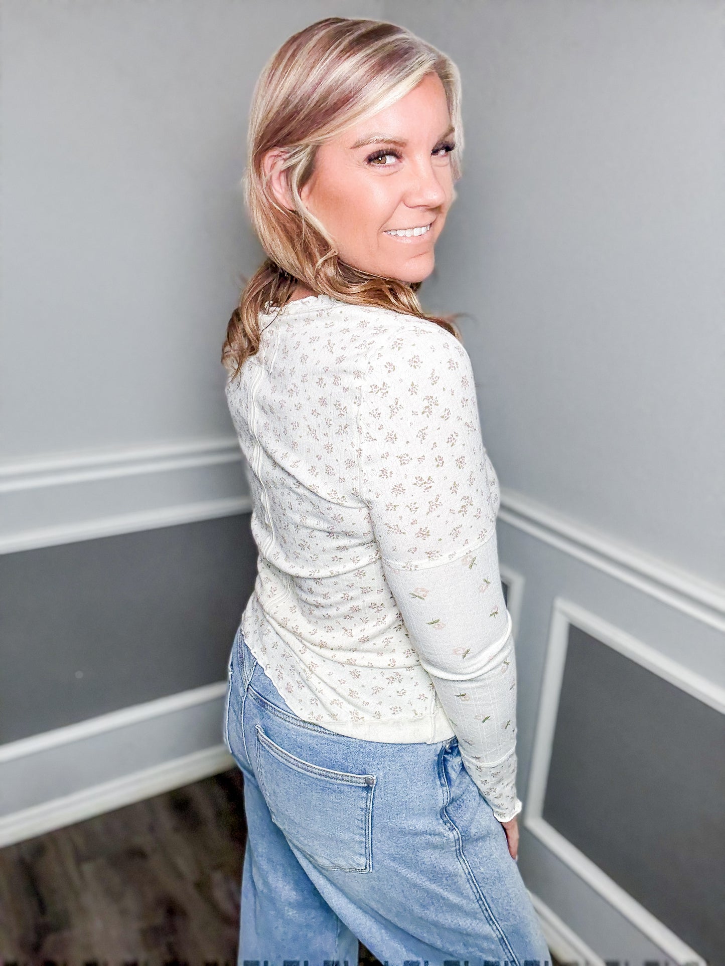 Floral Printed Lettuce Hem Fitted Knit Top