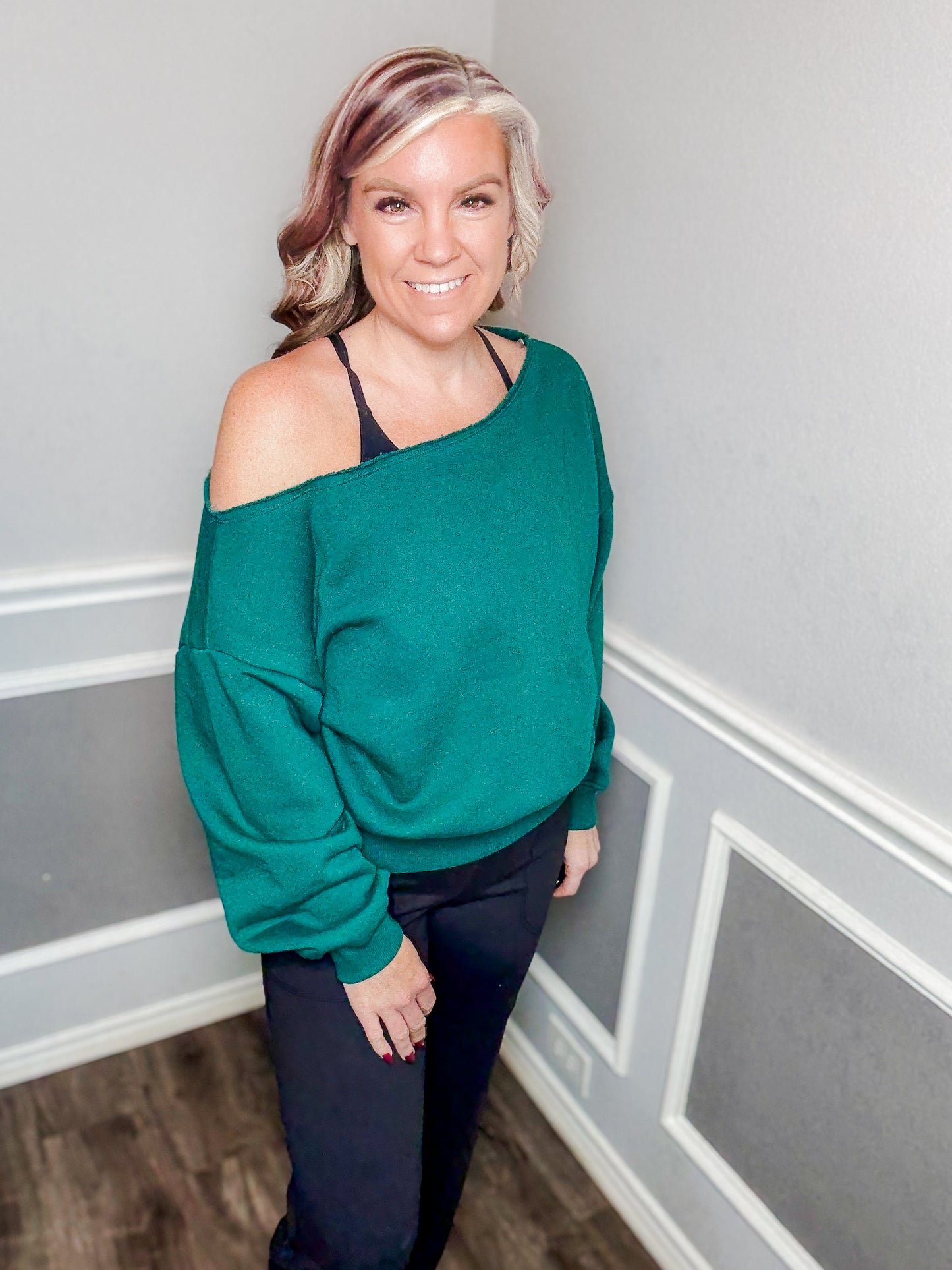 Off the Shoulder Sweatshirt |HUNTER|