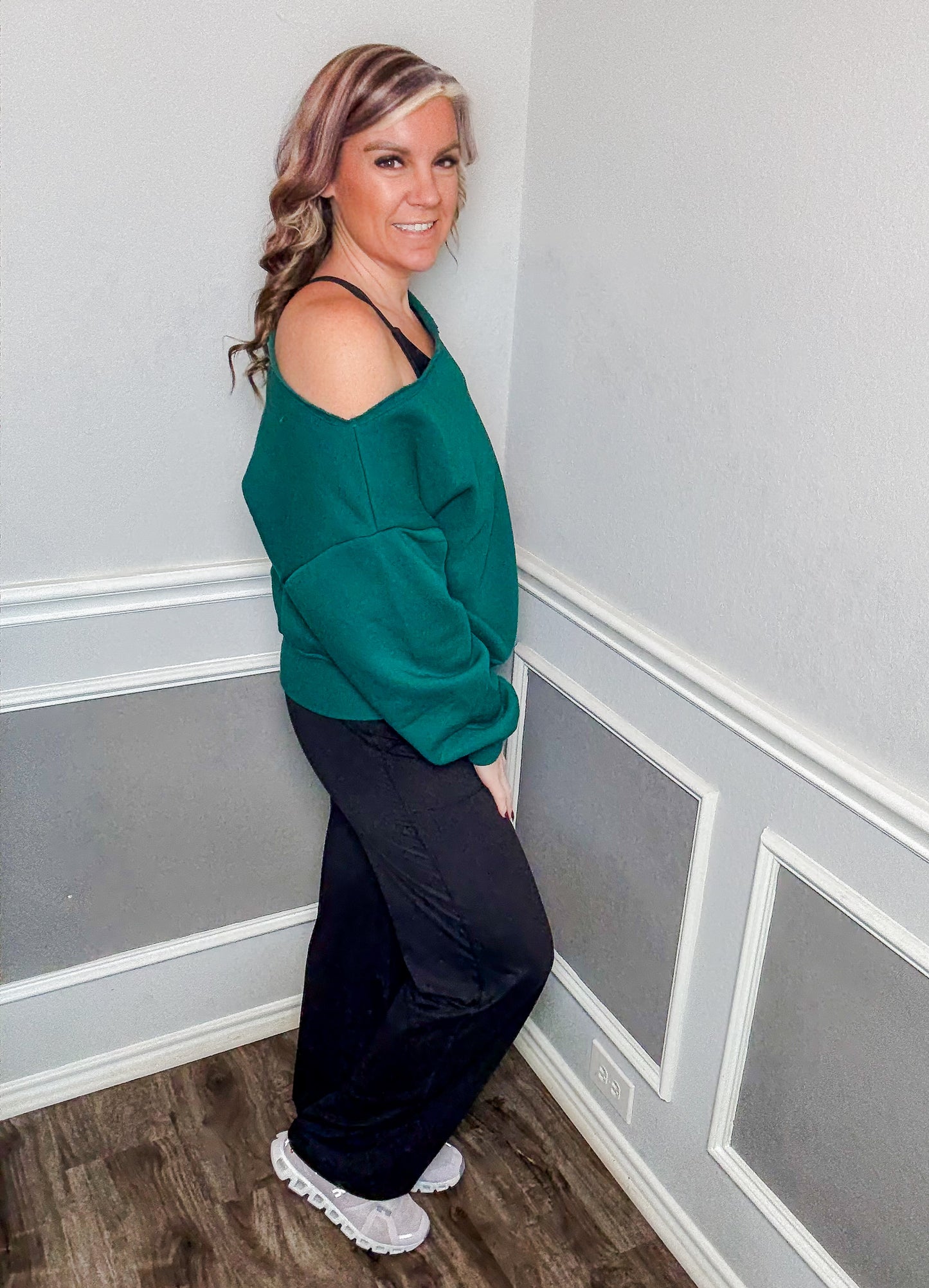 Off the Shoulder Sweatshirt |HUNTER|